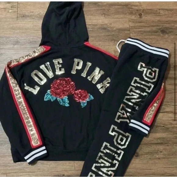 PINK VS 2017 FASHION SHOW BLING ROSES
HOODIE AND JOGGERS SET L - Picture 4 of 9